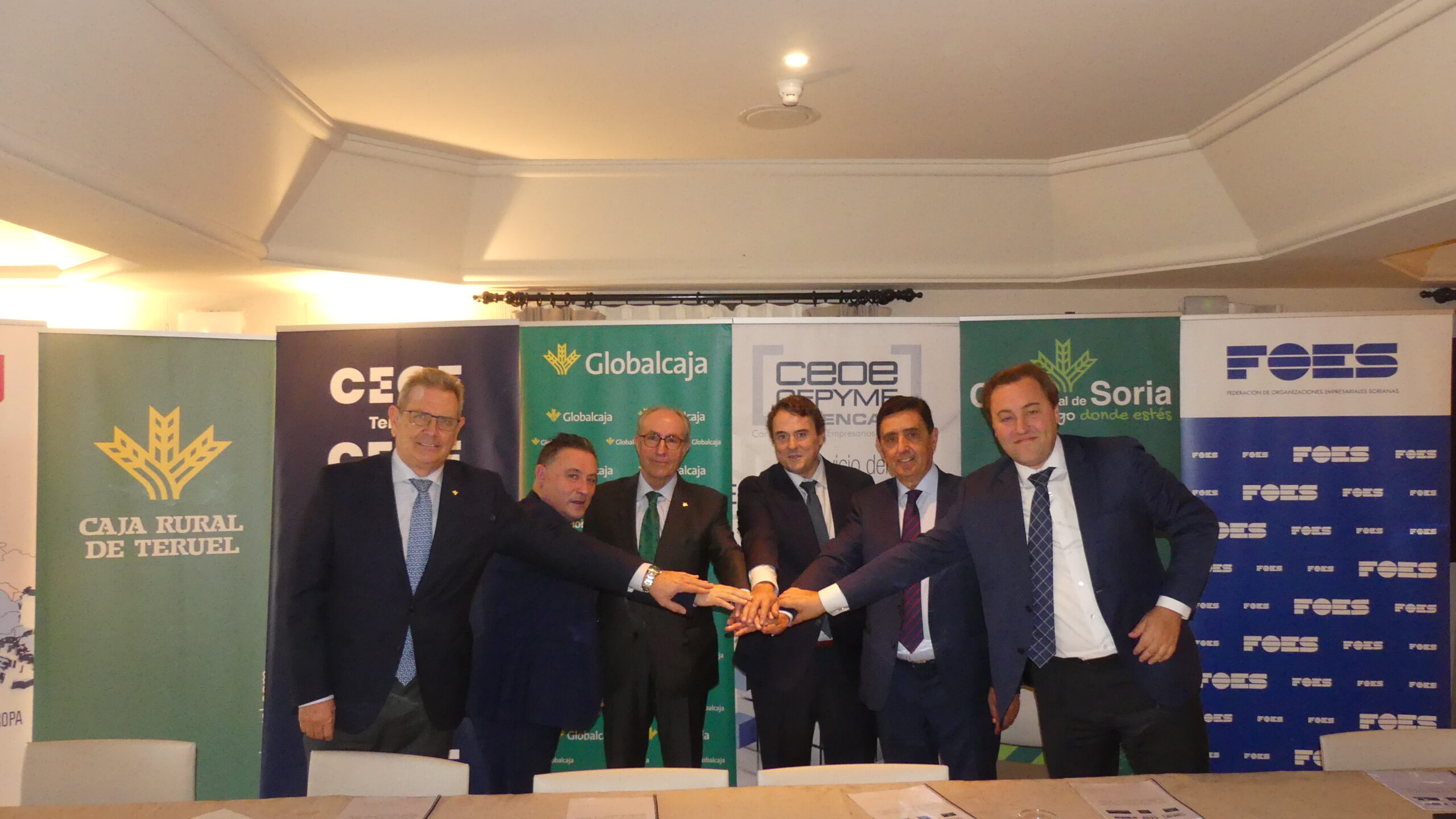 Firma convenio colaboración CEOE y Cajas Rurales